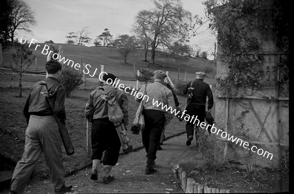 GROUP AND GOLFERS REV MEADE  BRENNAN  STEVENSON TULLY  CARR